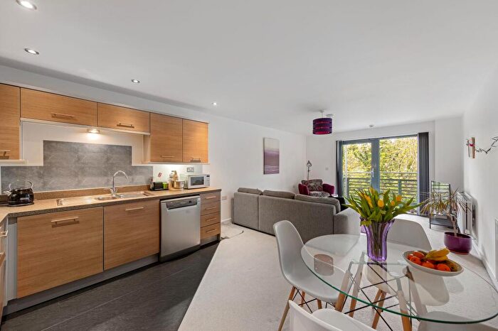 2 Bedroom Flat For Sale In Crown Dale, London, SE19