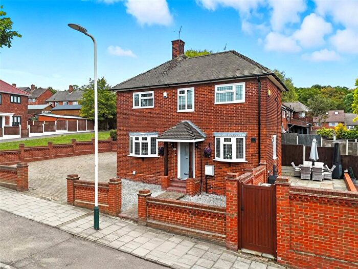 3 Bedroom End Of Terrace House For Sale In Whitchurch Road, Romford, RM3