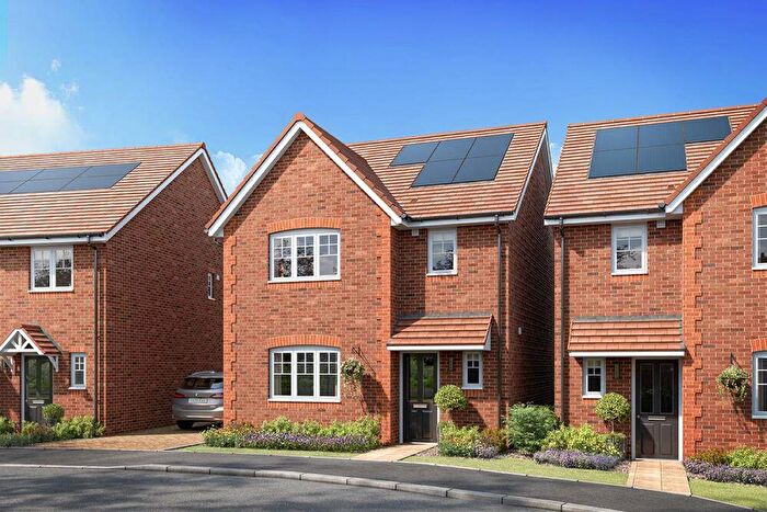 3 Bedroom Detached House For Sale In Chawton Park Road, Alton, Hampshire, GU34