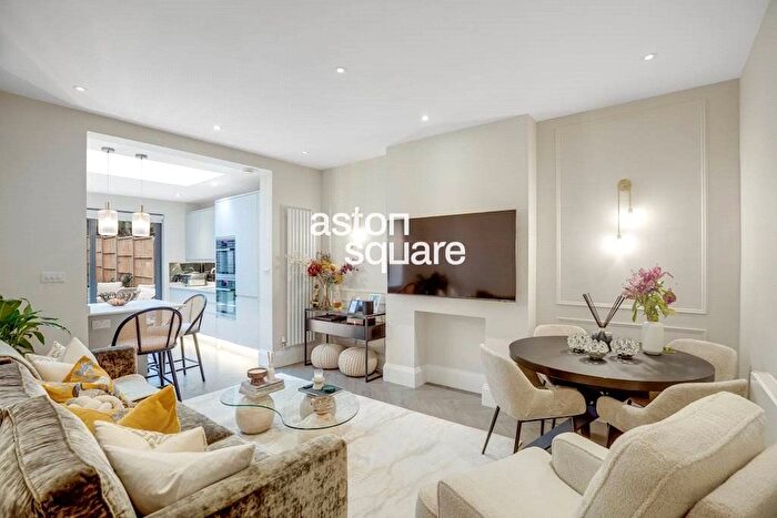 2 Bedroom Flat For Sale In Dollis Road, London, N3