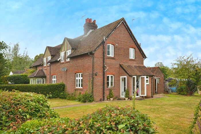 2 Bedroom Cottage To Rent In Two Dells Lane, Ashley Green, HP5