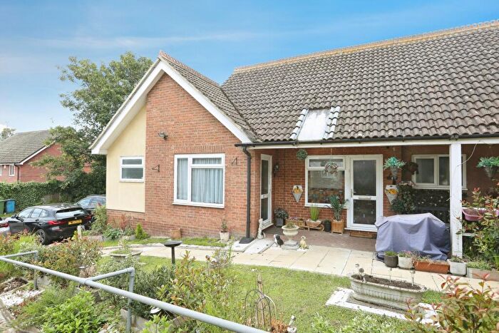 1 Bedroom Bungalow For Sale In Walnut Tree Drive, Sittingbourne, ME10