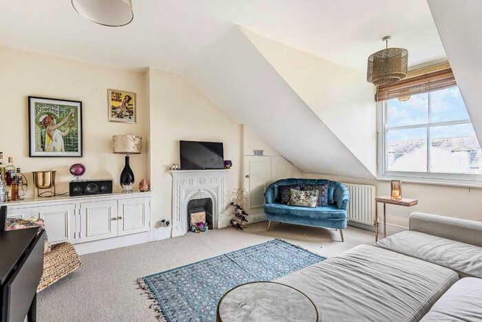 1 Bedroom Flat To Rent In Terrapin Road, London, SW17