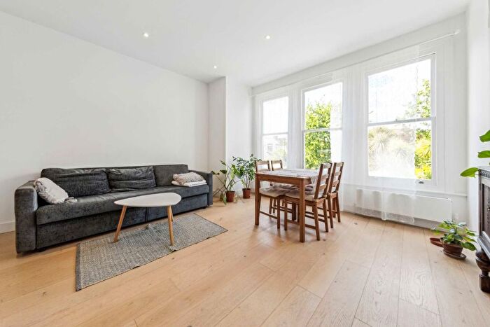 1 Bedroom Flat To Rent In Heybridge Avenue, London, SW16