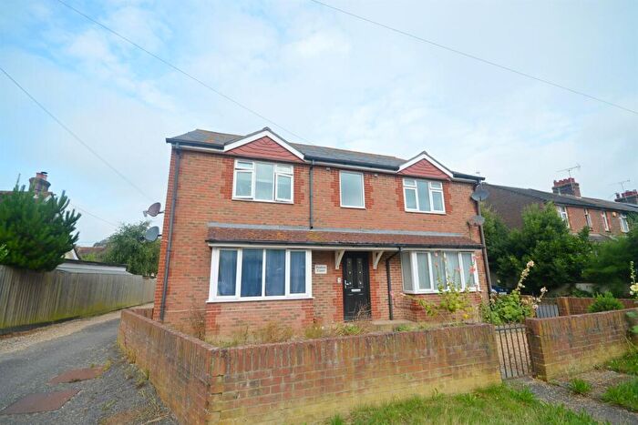 2 Bedroom Flat To Rent In Lyminster Road, Wick, Littlehampton, BN17