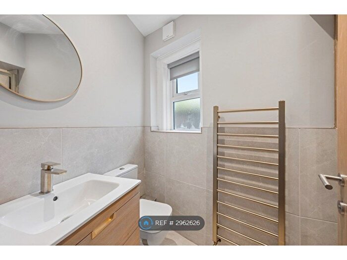 2 Bedroom Flat To Rent In Croxteth Road, Liverpool, L8
