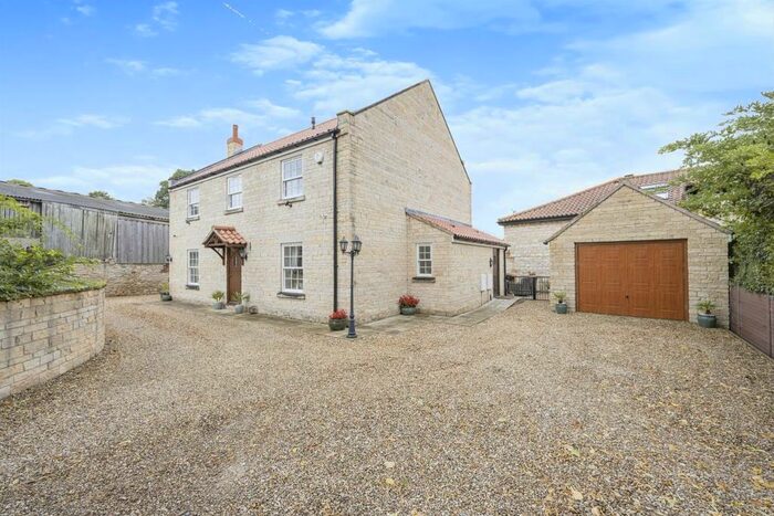 4 Bedroom Detached House For Sale In Bubup Hill, Loversall, Doncaster, DN11