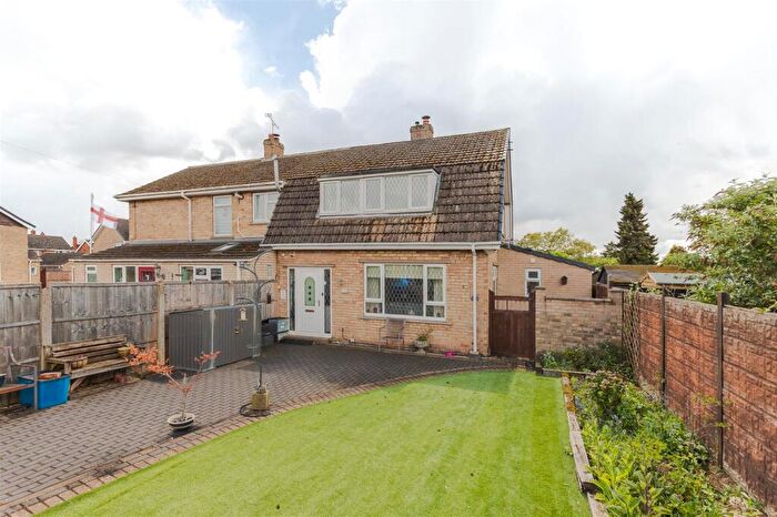 4 Bedroom Semi-Detached House For Sale In Newnham Crescent, Bottesford, DN16