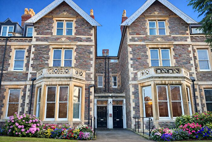 3 Bedroom Flat To Rent In Eaton Crescent, Bristol, BS8