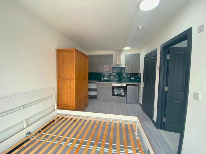 1 Bedroom Studio To Rent In Cromwell Road, Hounslow, TW3