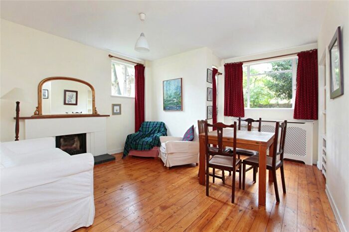 2 Bedroom Flat To Rent In Thurleigh Court, Nightingale Lane, Clapham South, London, SW12