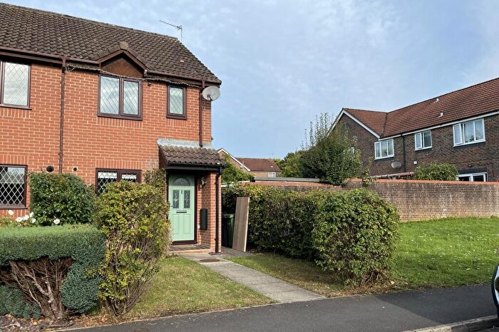 2 Bedroom Semi-Detached House To Rent In Stirling Crescent, Hedge End, SO30