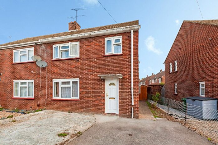 3 Bedroom Semi-Detached House For Sale In Wellhouse Road, Maidenhead, Berkshire, SL6