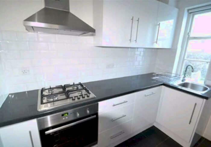 3 Bedroom Terraced House To Rent In Creswick Walk, Finchley, NW11