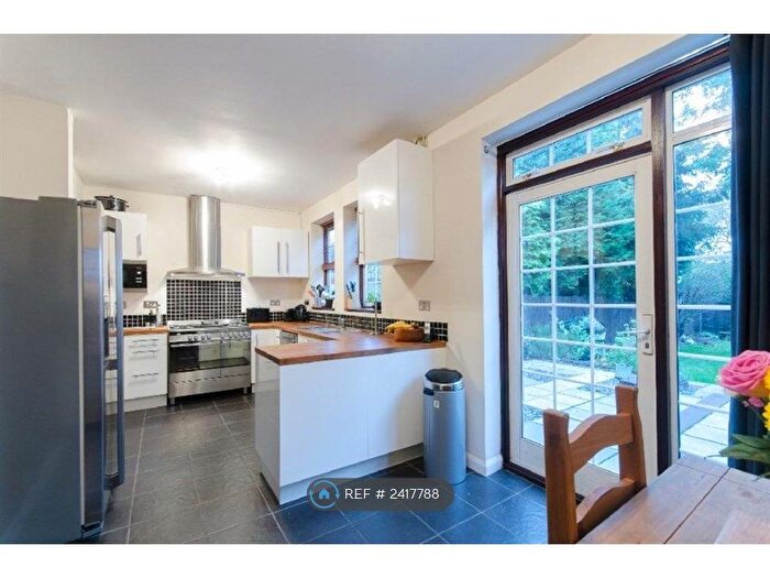 3 Bedroom Terraced House To Rent In Lakeview Road, London, SE27