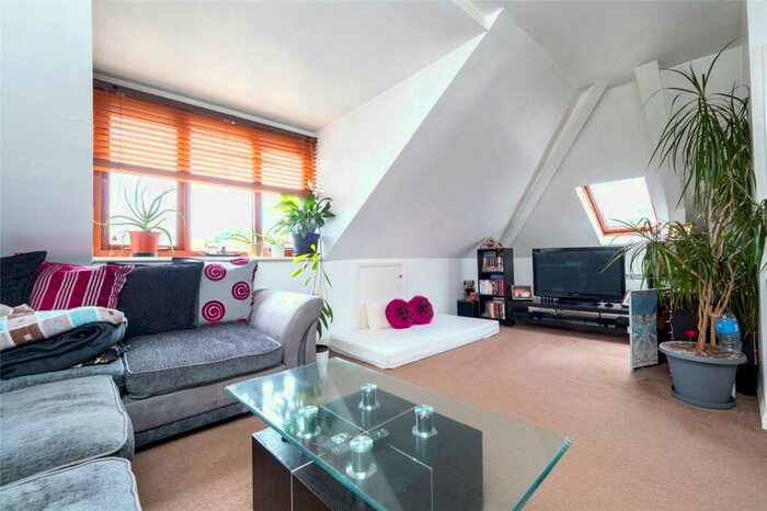 2 Bedroom Apartment To Rent In Overton Road, Sutton, Surrey, SM2