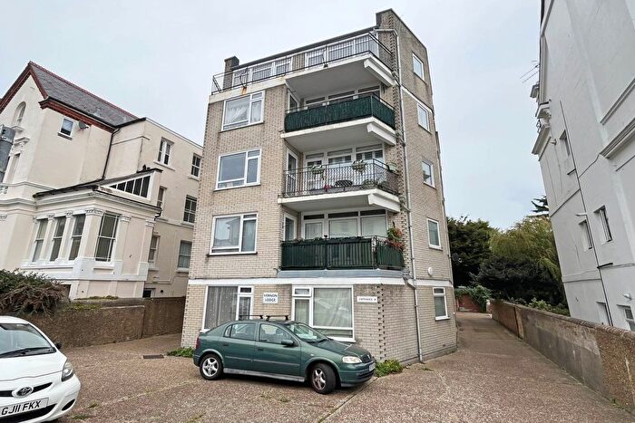 1 Bedroom Flat For Sale In Spencer Road, Eastbourne, BN21