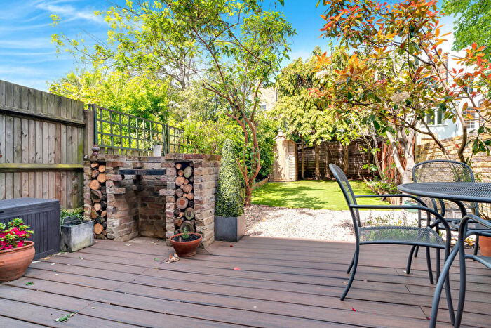 1 Bedroom Apartment To Rent In Tollington Road, London, N7