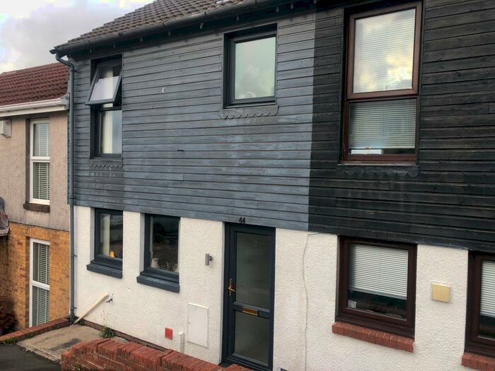 3 Bedroom House To Rent In Camrose Drive, Waunarlwydd, Swansea, SA5