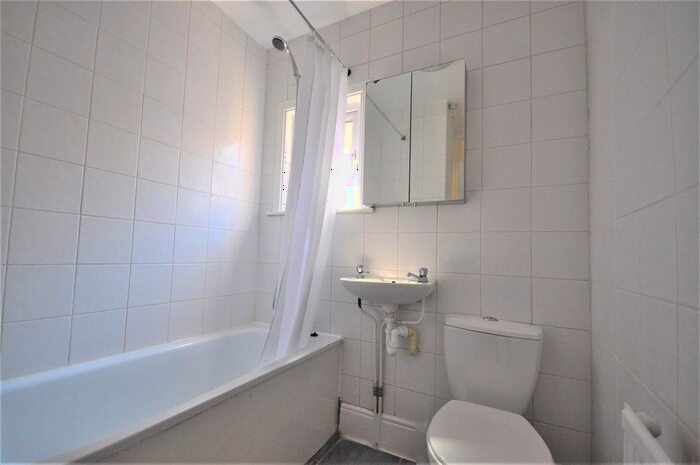 2 Bedroom Maisonette To Rent In St. Albans Road, Watford, WD24