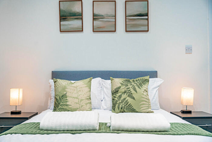 4 Bedroom Semi Detached House To Rent In Berryhill, London, SE9