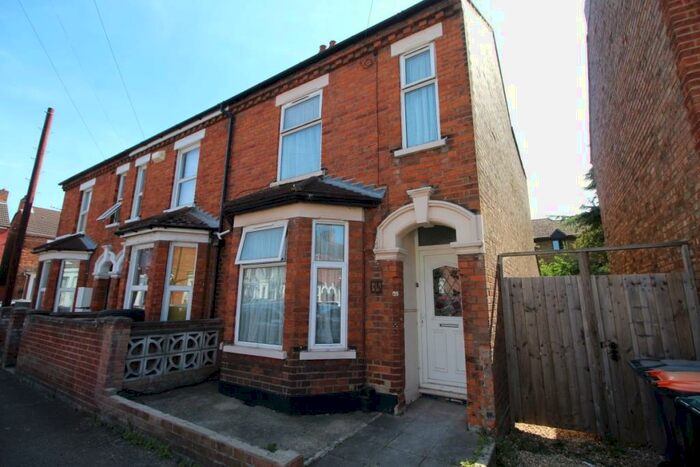 3 Bedroom End Of Terrace House To Rent In Grosvenor Street, Bedford, Bedfordshire, MK42