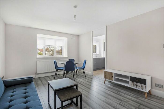 2 Bedroom Apartment To Rent In Cambridge Gardens, London, N10