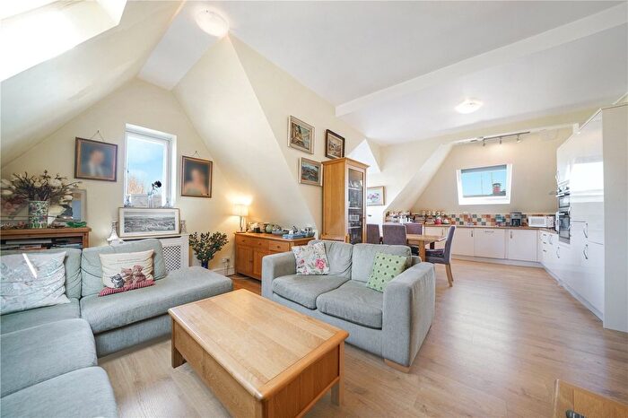 2 Bedroom Flat For Sale In Claremont Road, London, N6