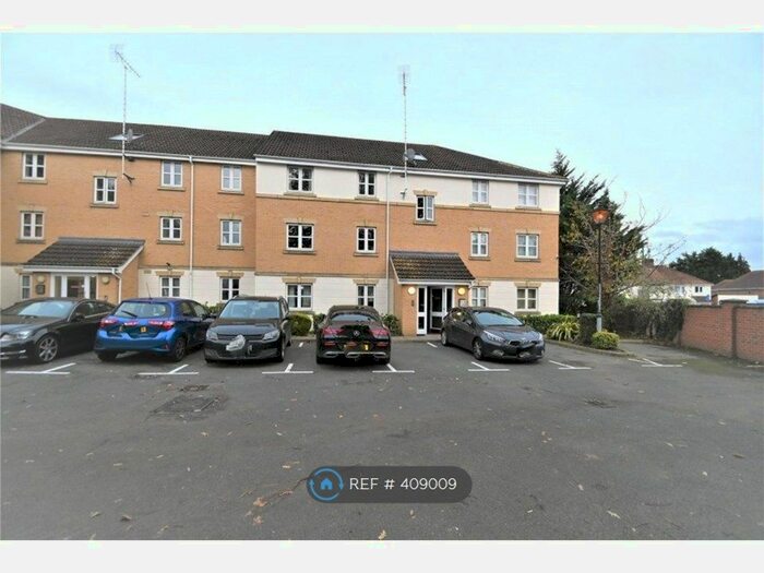 2 Bedroom Flat To Rent In Scholars Walk, Langley, Slough, SL3