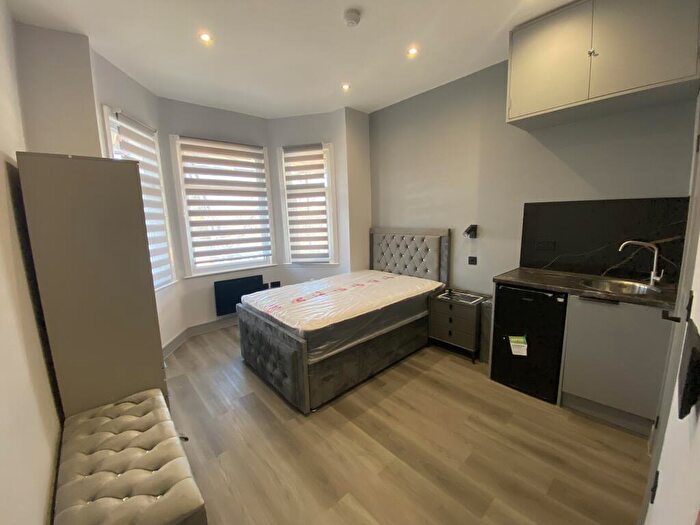 Studio To Rent In Bournemouth Park Road Southend On Sea, SS2