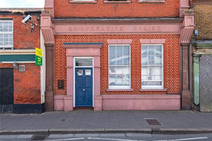 1 Bedroom Apartment To Rent In East Street, Sittingbourne, Kent, ME10