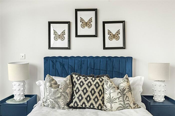 2 Bedroom Apartment To Rent In Bombay Street, London, SE16