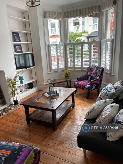1 Bedroom Flat To Rent In Sugden Road, London, SW11