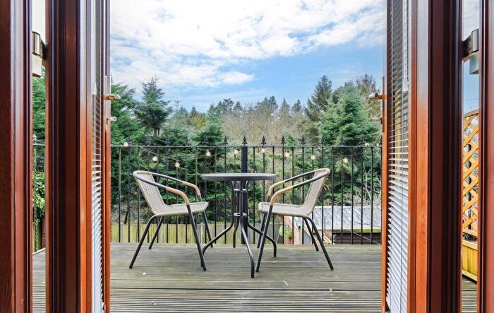 3 Bedroom End Of Terrace House For Sale In Castle Road, Hartshill, Nuneaton, Warwickshire, CV10