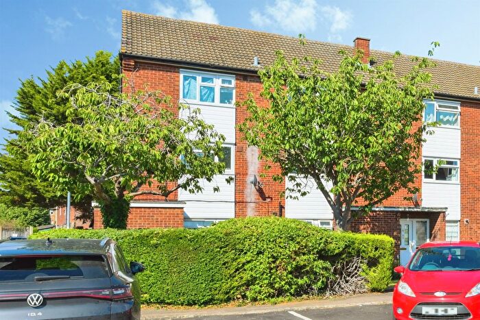 2 Bedroom Maisonette For Sale In Cundalls Road, Ware, SG12