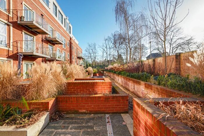2 Bedroom Flat To Rent In Landmark Court, Queens Road, Weybridge, Surrey, KT13