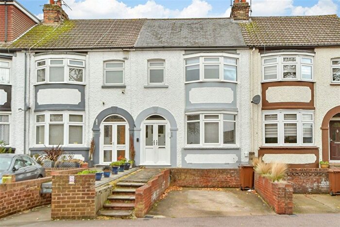 3 Bedroom Terraced House For Sale In Barnsole Road, Gillingham, Kent, ME7