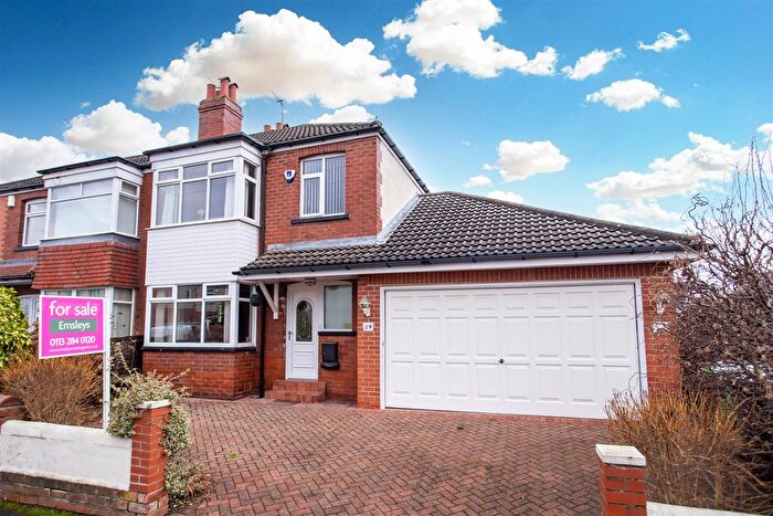 3 Bedroom Semi Detached House For Sale In Plantation Avenue, Temple Newsam, Leeds, LS15