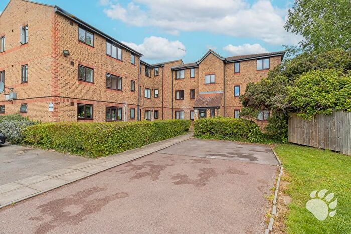1 Bedroom Flat For Sale In Chestnut Road, Basildon, SS16