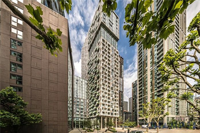 3 Bedroom Flat To Rent In Duckman Tower, London, E14