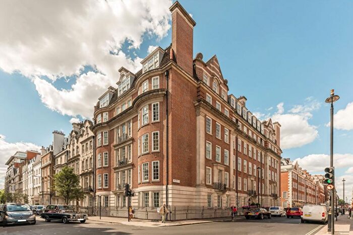 3 Bedroom Flat For Sale In Park Street, Mayfair, W1K