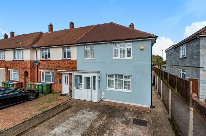 4 Bedroom Terraced House To Rent In Tyrrell Avenue Welling, DA16