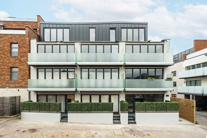 2 Bedroom Maisonette For Sale In Elm Grove, Wimbledon, SW19