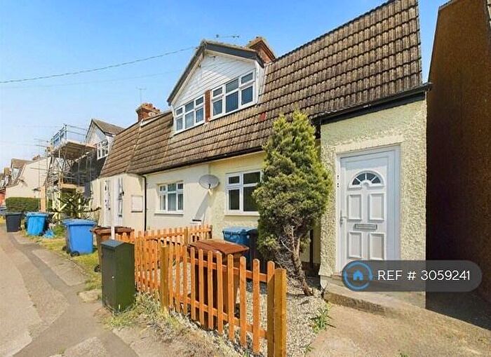 3 Bedroom Semi Detached House To Rent In Henniker Road, Ipswich, IP1