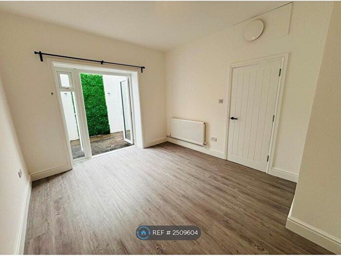 2 Bedroom Flat To Rent In Morel Street, Barry, CF63