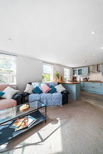 3 Bedroom Flat For Sale In Orville Road, Battersea, London, SW11