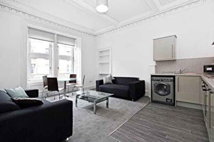 3 Bedroom Flat To Rent In Caledonian Place, Edinburgh, EH11