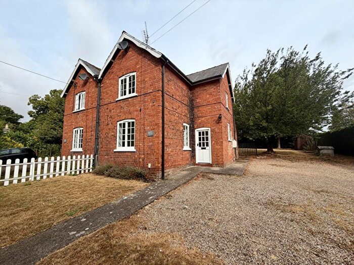 3 Bedroom Semi-Detached House To Rent In School Lane, Redbourne, North Lincolnshire, DN21