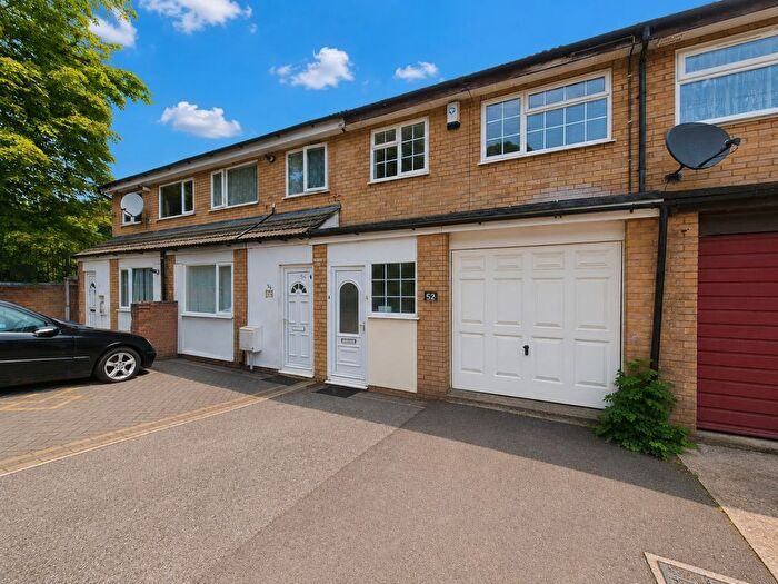 3 Bedroom Terraced House For Sale In Downs Road, Luton, Bedfordshire, LU1