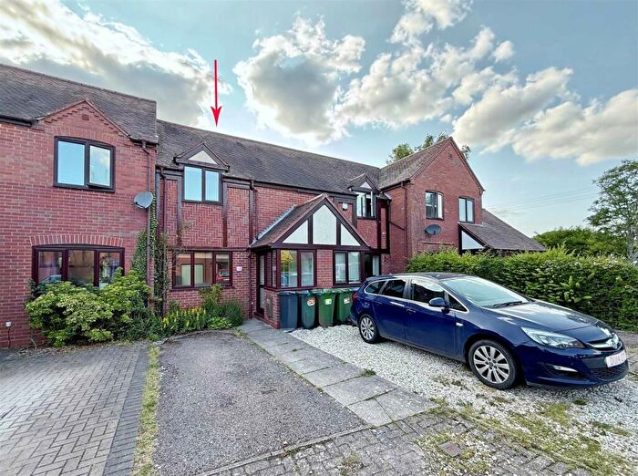 2 Bedroom Mews For Sale In Mill Close, Norton Lindsey, Warwick, CV35